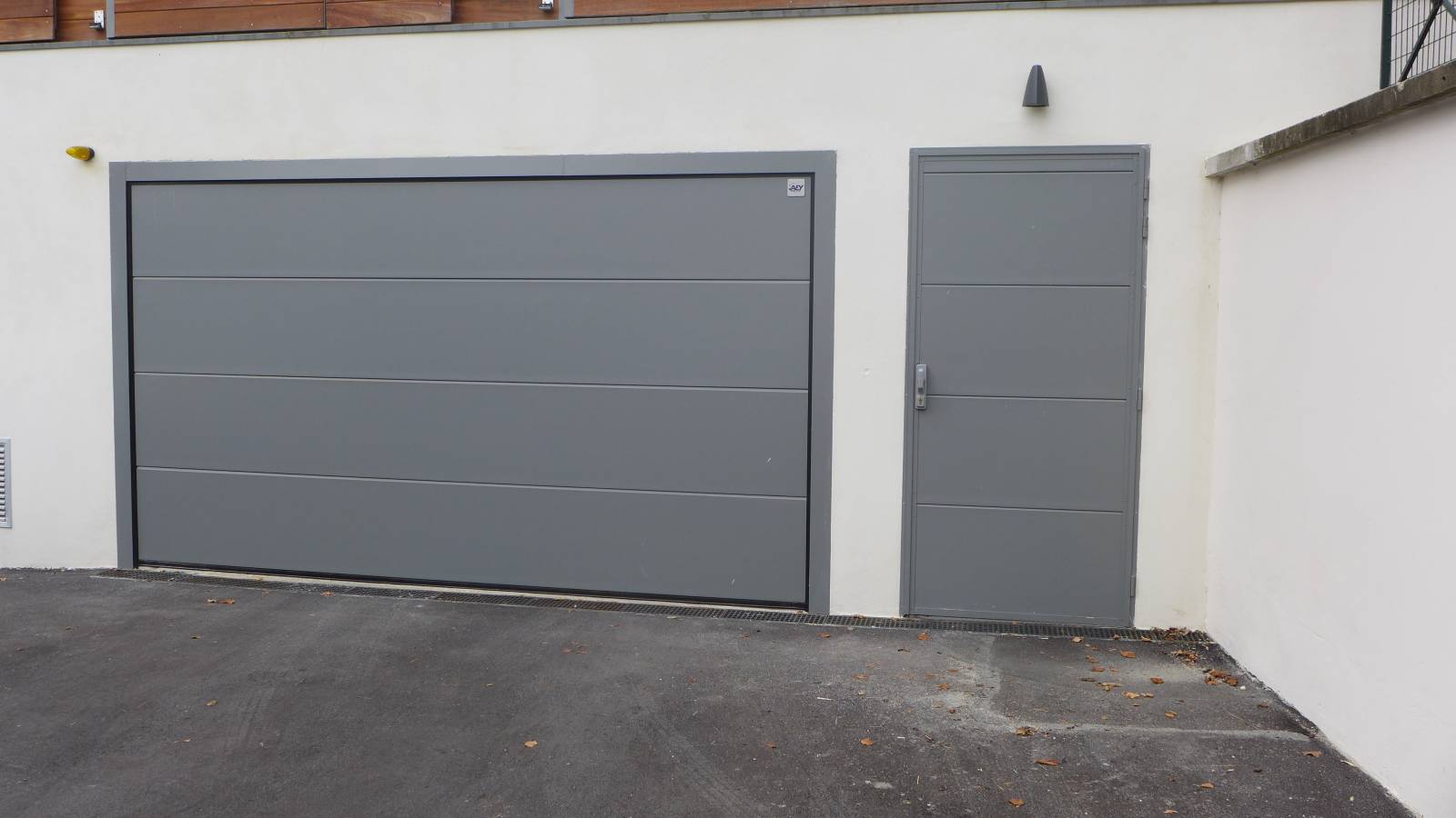 Installation et rénovation de portails en acier et aluminium sur-mesure pour entreprises et collectivités à Saint-Raphaël Agay dans le Var